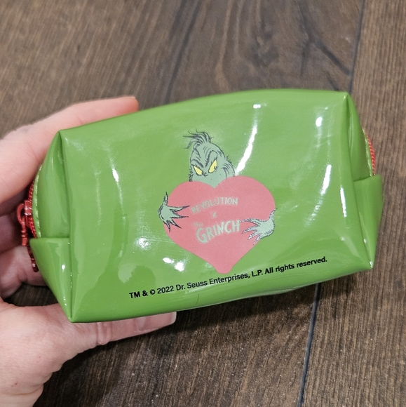 Green Revolution x The Grinch Cosmetic Bag with Red Zipper - Picture 3 of 12